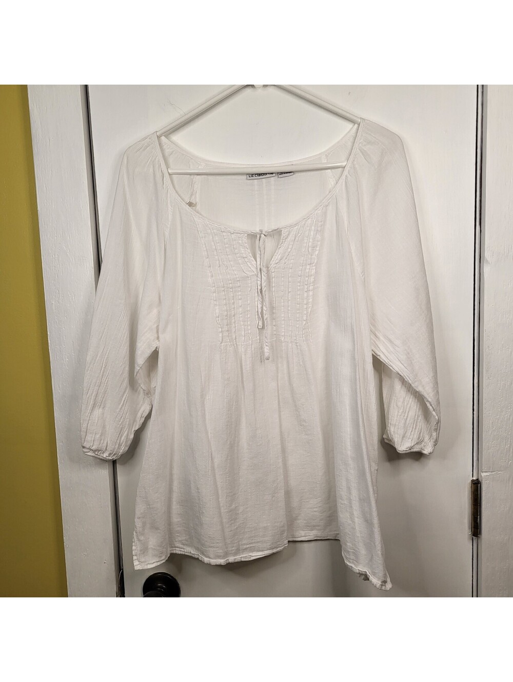 Liz Claiborne white blouse features a scoop neckline with a front tie XL
